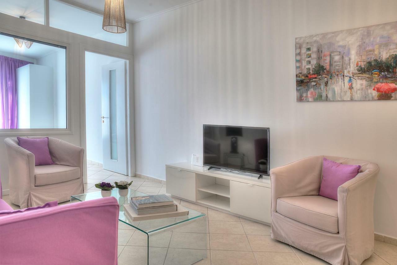 Downtown Glyfada Smart Apartment เอเธนส์ ภายนอก รูปภาพ