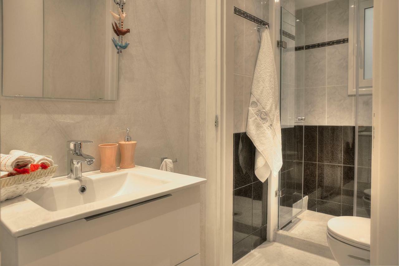 Downtown Glyfada Smart Apartment เอเธนส์ ภายนอก รูปภาพ