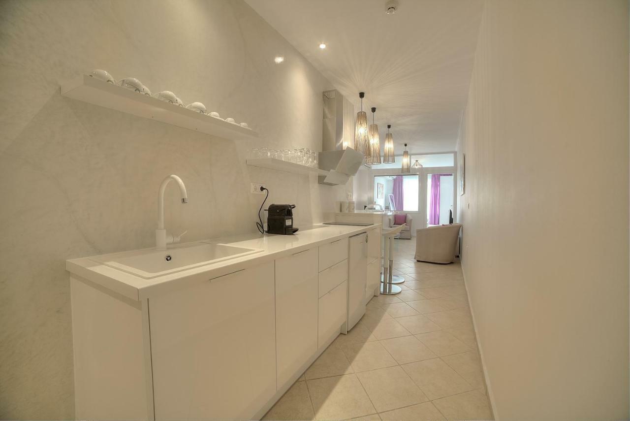 Downtown Glyfada Smart Apartment เอเธนส์ ภายนอก รูปภาพ
