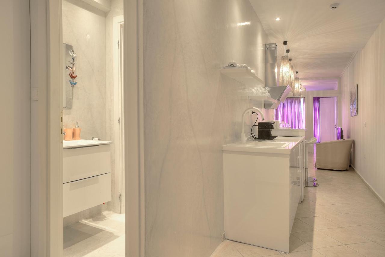 Downtown Glyfada Smart Apartment เอเธนส์ ภายนอก รูปภาพ